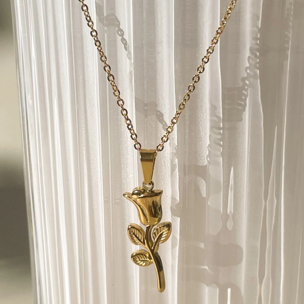 Waterproof rose necklace - Picture 5 of 5